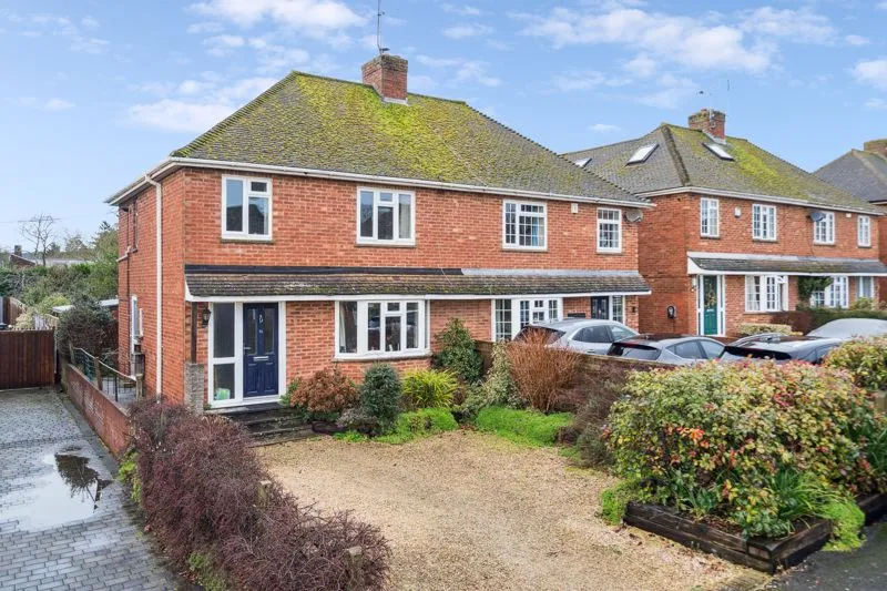 3 bed house for sale — Chalklands, Bourne End SL8 5TH