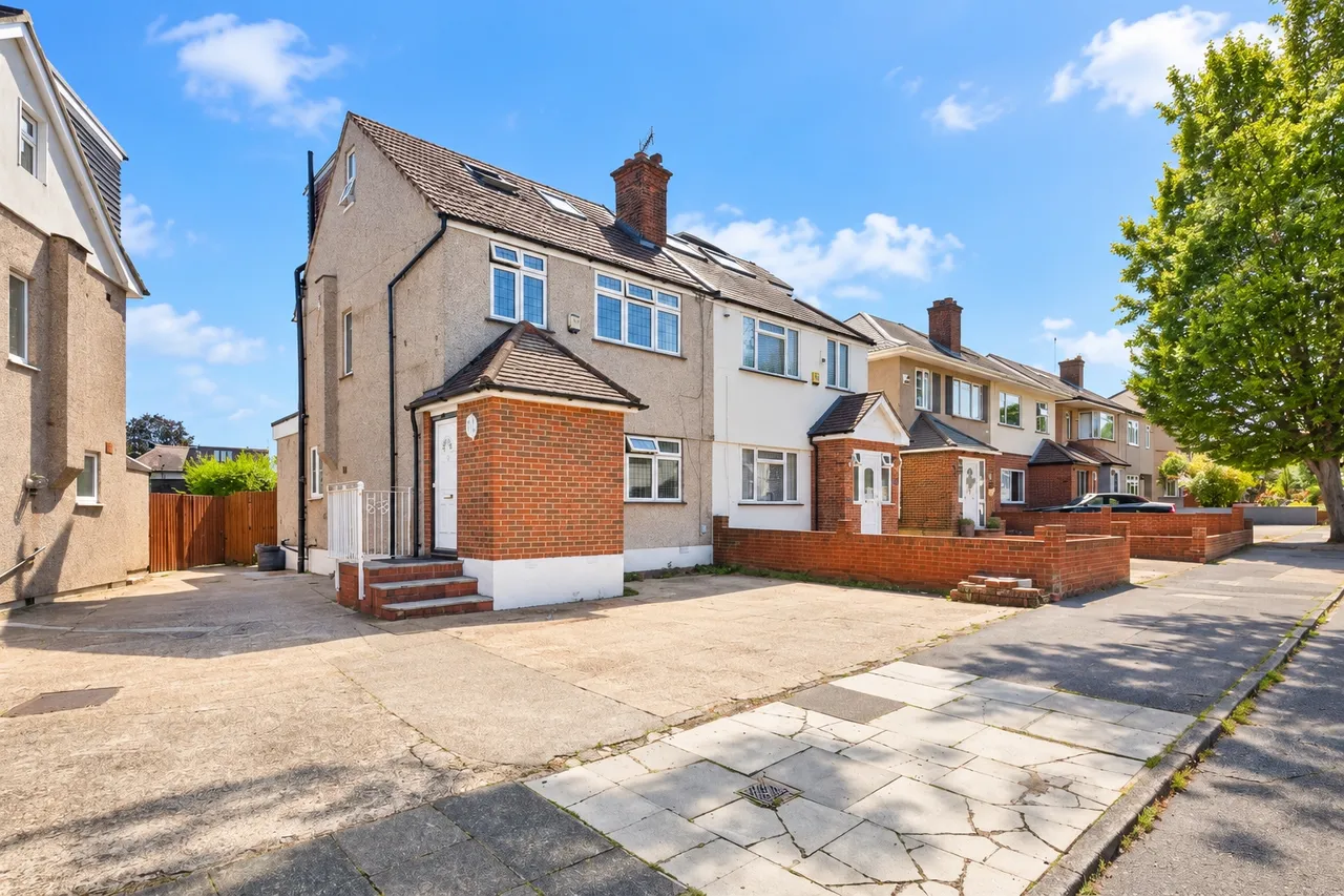 5 bed house for sale, Derwent Drive, Hayes, UB4