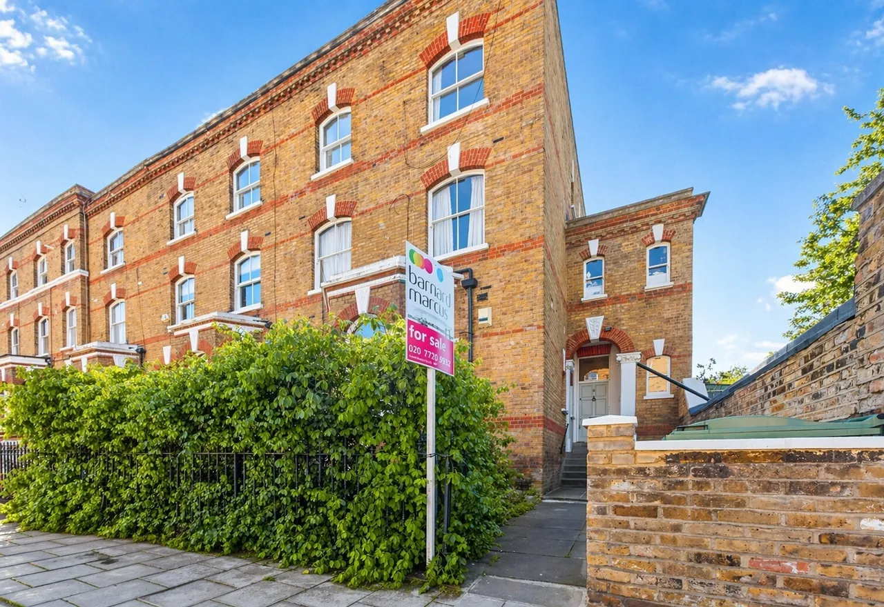 1 bed flat for sale, Offerton Road, London, SW4