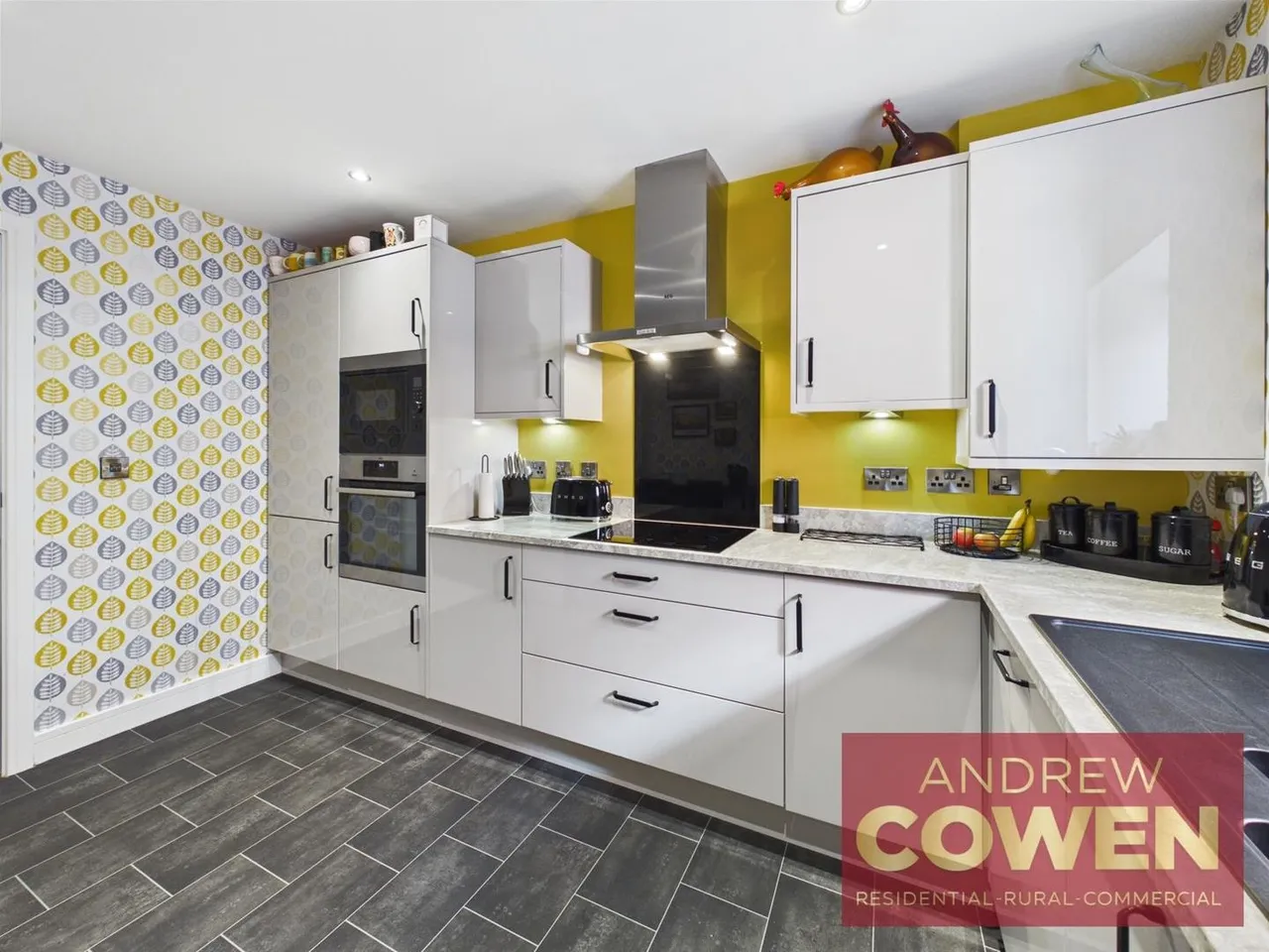 48 Holbeck Hill, Scarborough YO11 3HT, photo 3