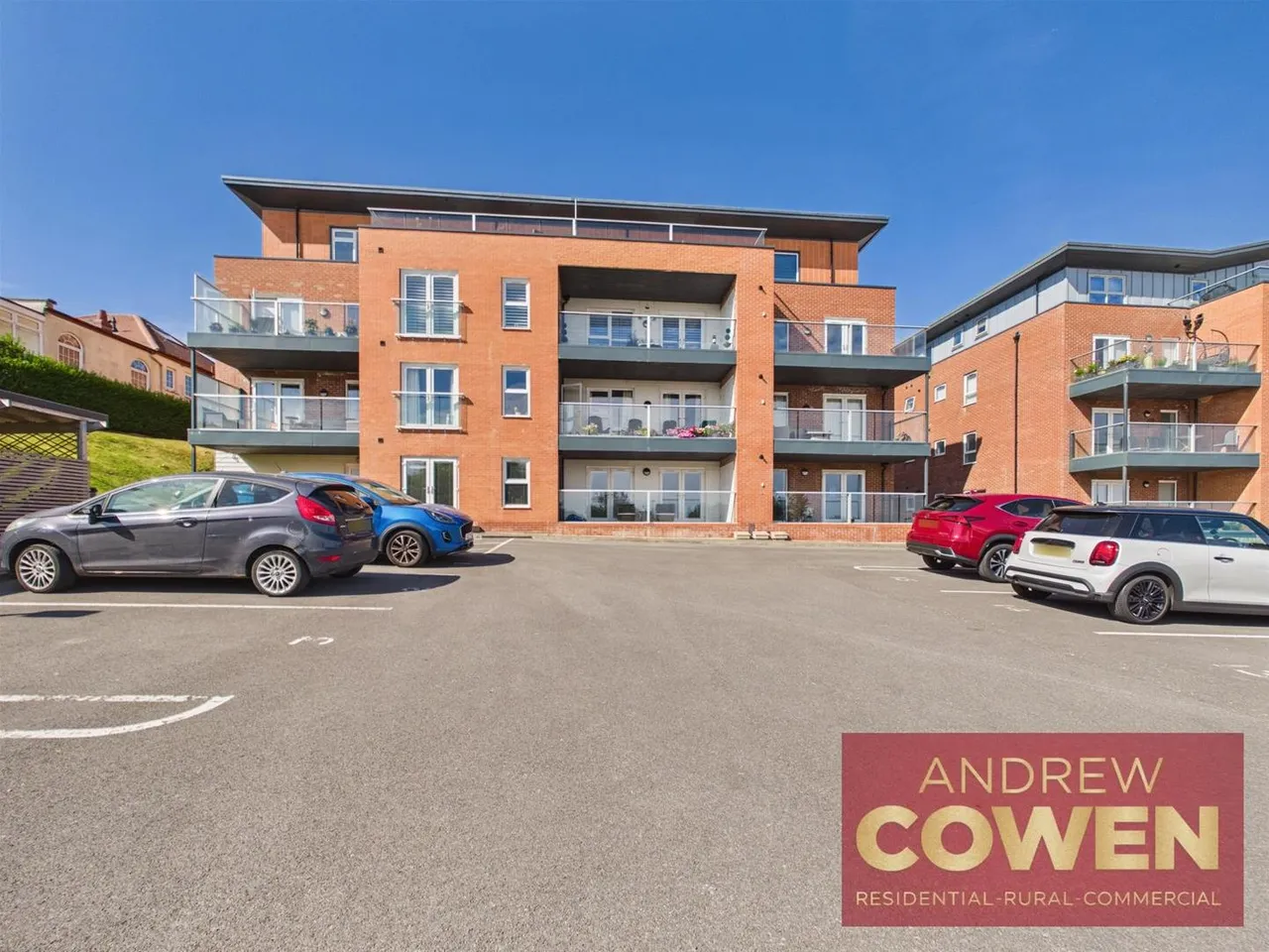 2 bed flat for sale — 48 Holbeck Hill, Scarborough YO11 3HT