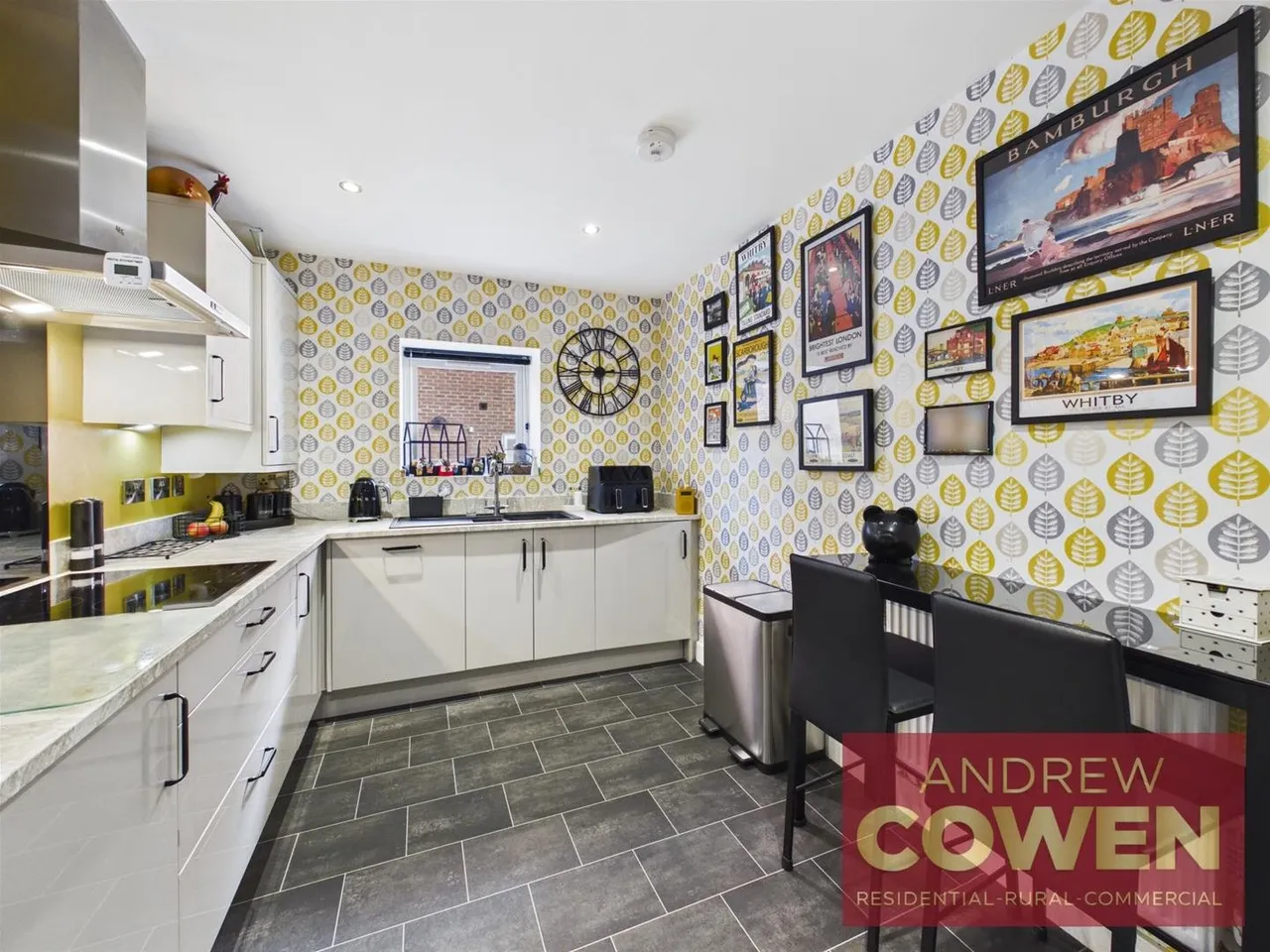 48 Holbeck Hill, Scarborough YO11 3HT, photo 2