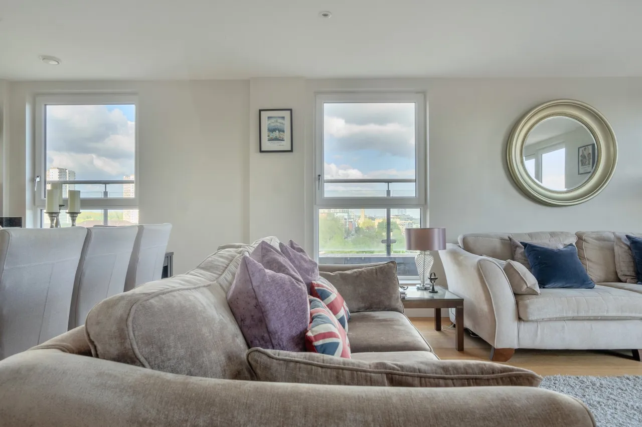 High Street, Brentford, TW8, photo 8