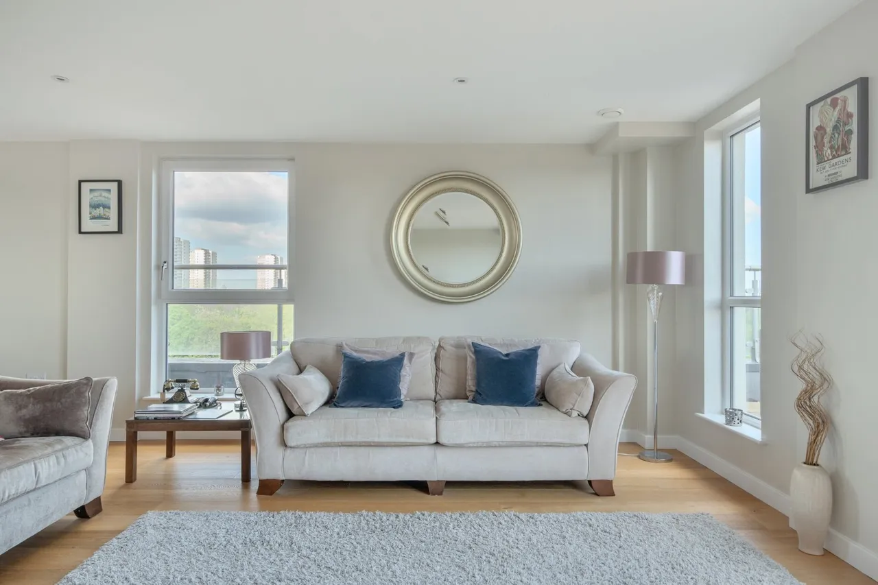 High Street, Brentford, TW8, photo 9