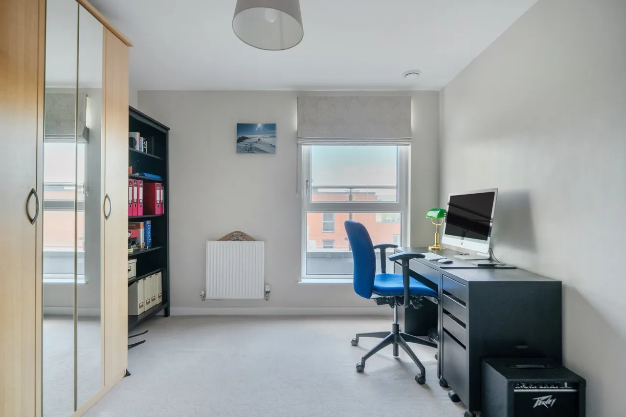 High Street, Brentford, TW8, photo 15