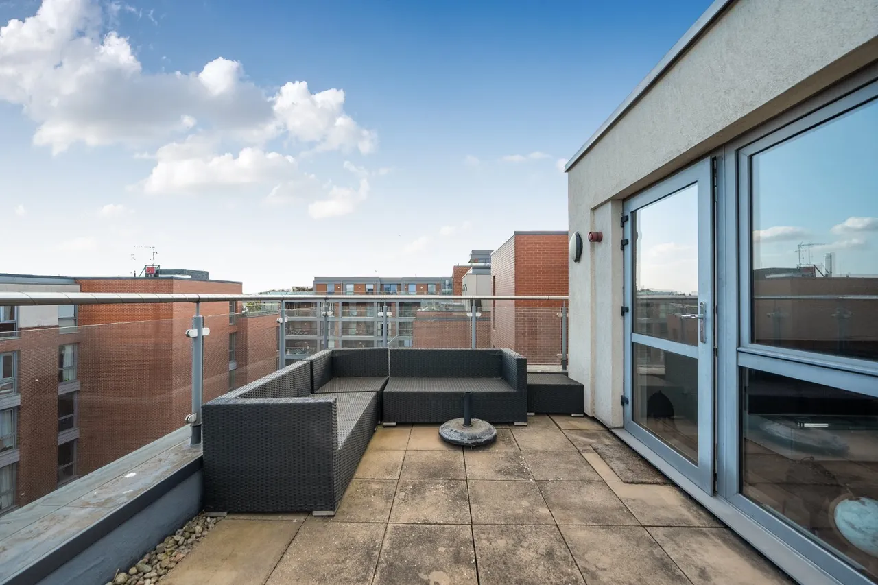 High Street, Brentford, TW8, photo 7