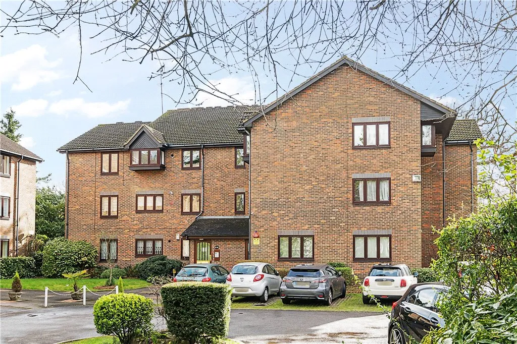 2 bed flat for sale, Gordon Avenue, Stanmore, HA7