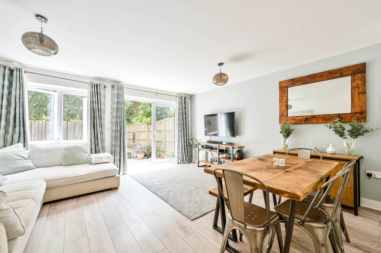 3 Jacobs Green, Guildford, photo 2