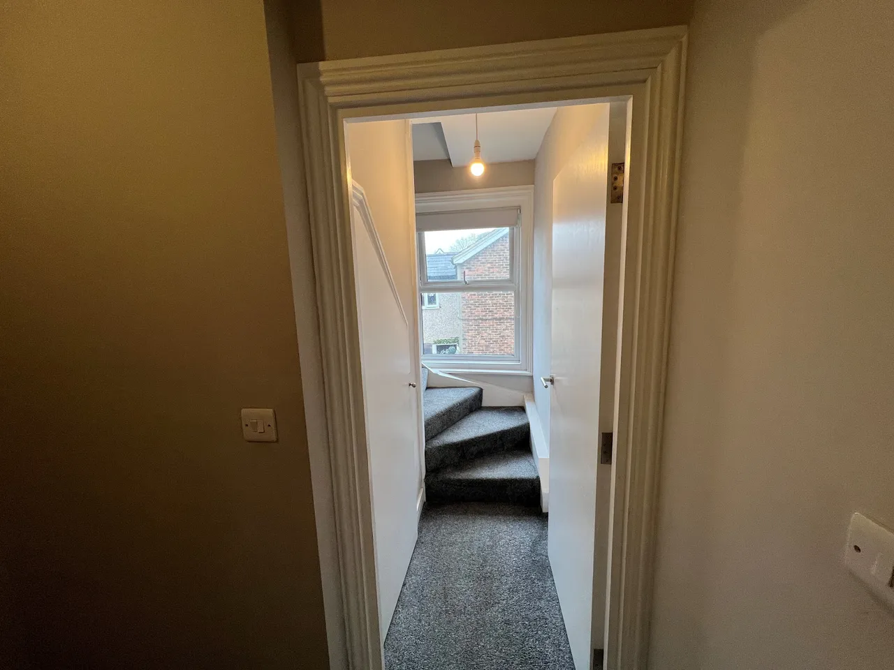Southgate, RH11, photo 8