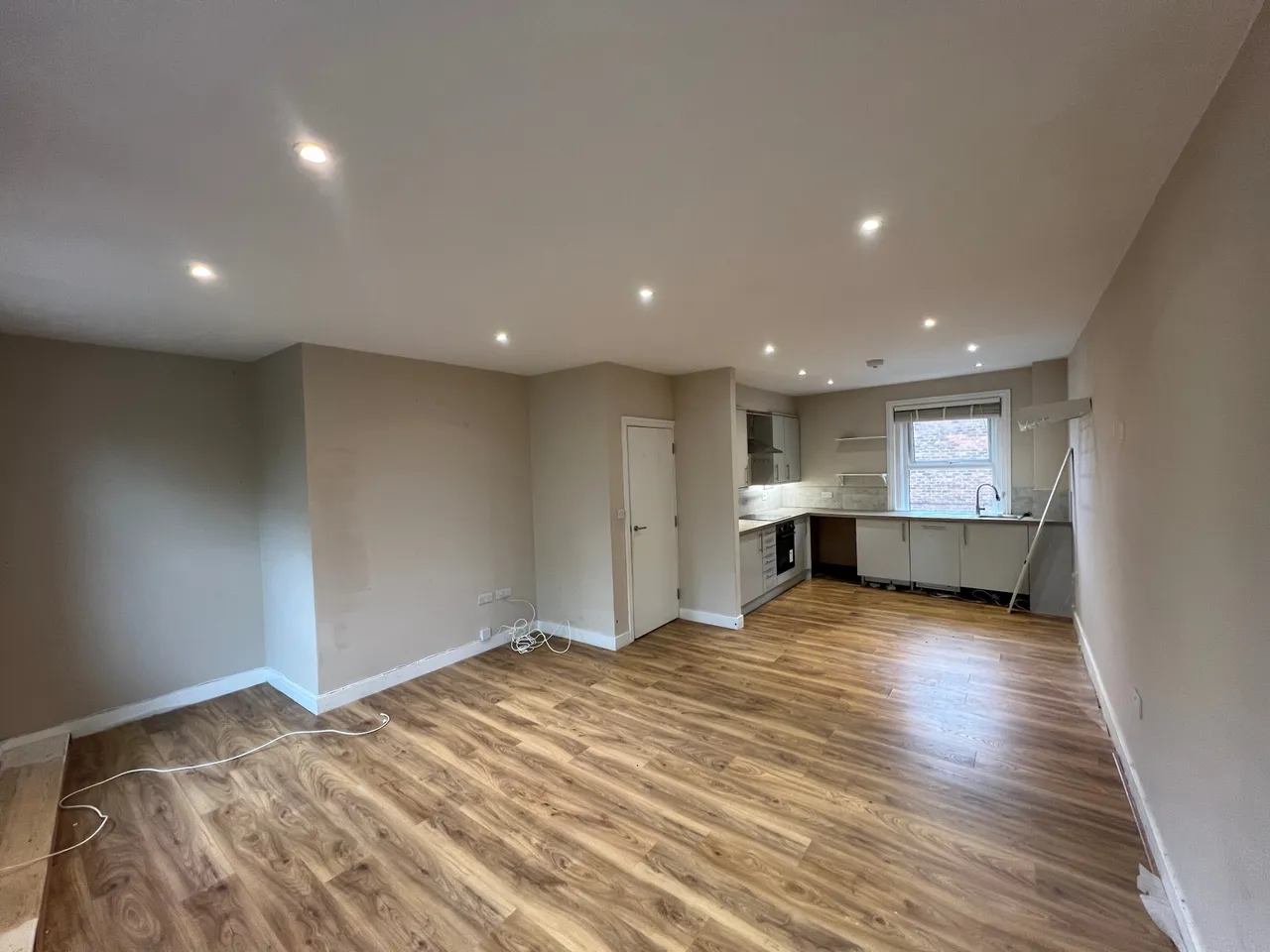 Southgate, RH11, photo 5