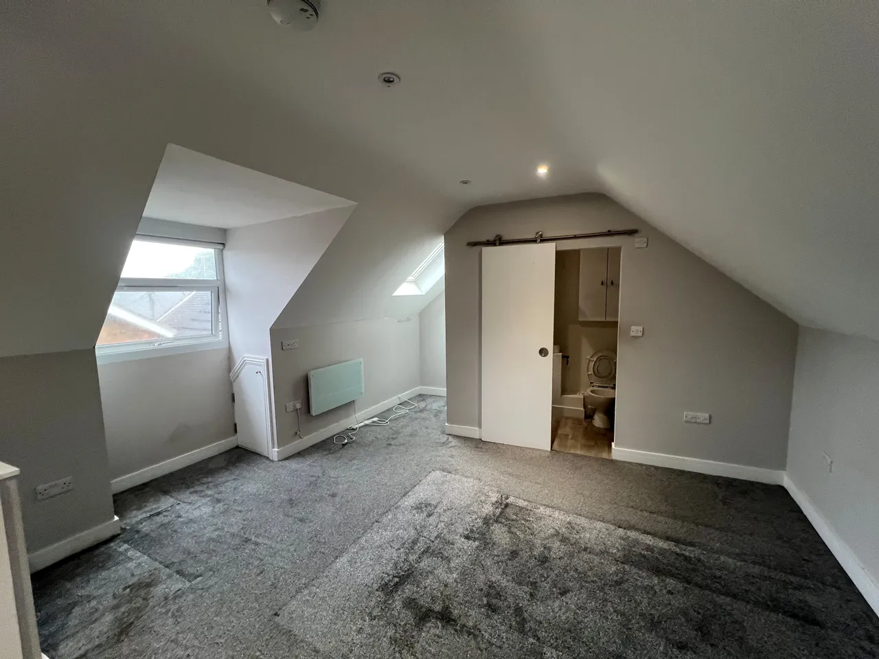 Southgate, RH11, photo 10