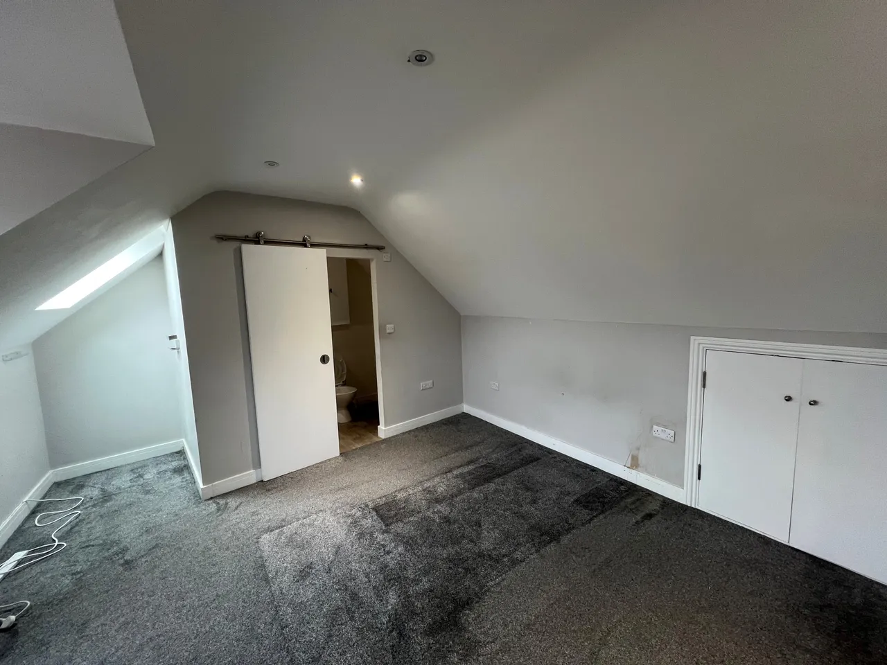 Southgate, RH11, photo 9