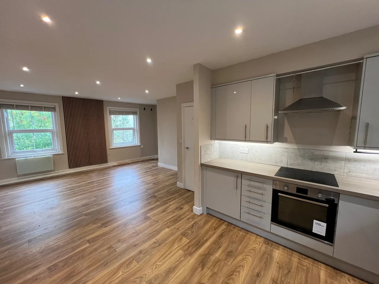 Southgate, RH11, photo 6