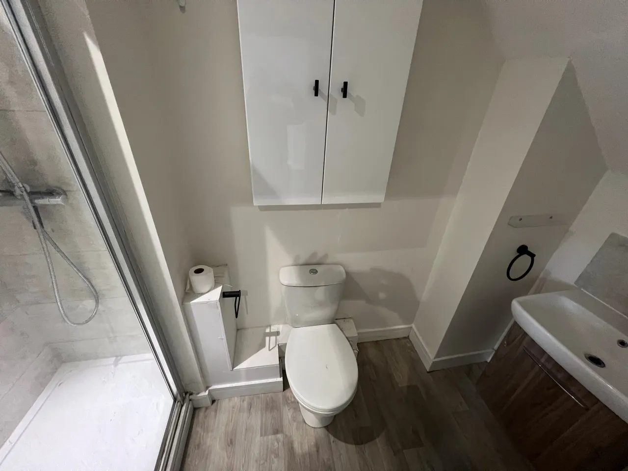 Southgate, RH11, photo 12