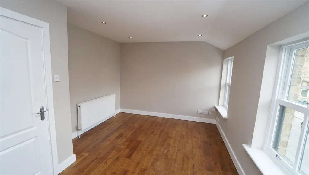 Albion Road, Idle, photo 7