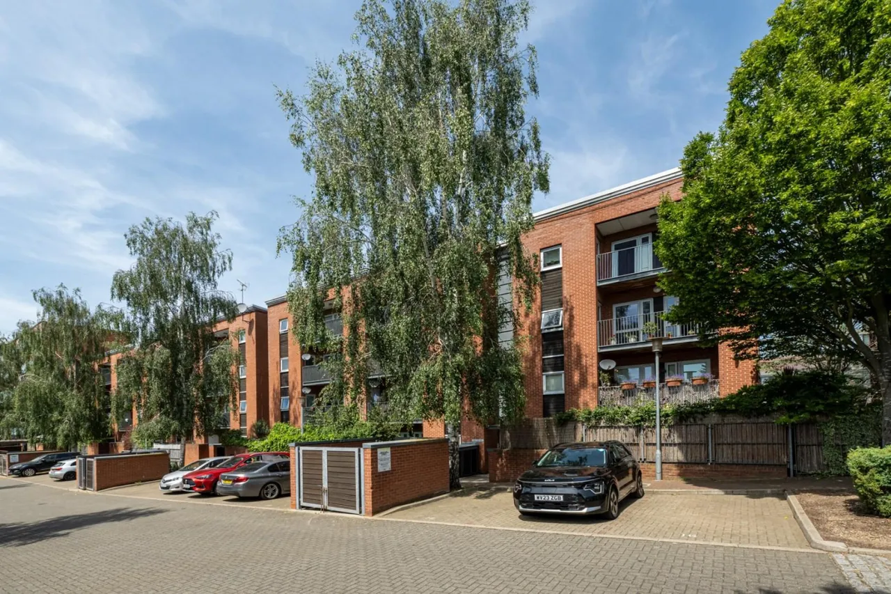 1 bed flat for sale — Joslings Close, Shepherds Bush, W12
