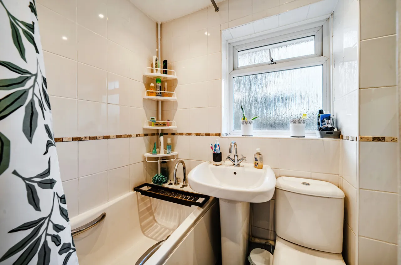 Habershon Drive, Frimley, Camberley, Surrey, GU16 9TN, photo 9