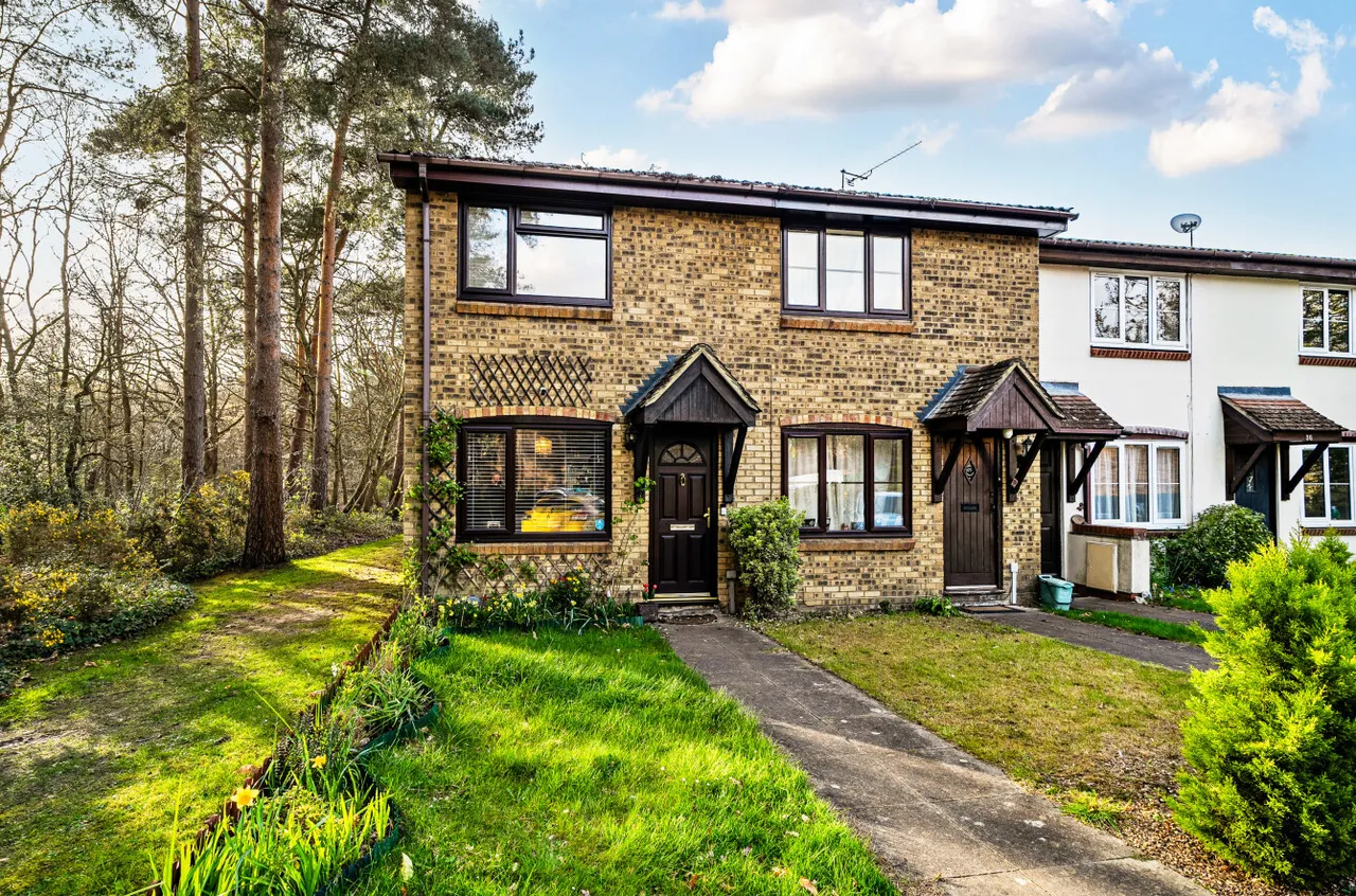 2 bed house for sale — Habershon Drive, Frimley, Camberley, Surrey, GU16 9TN