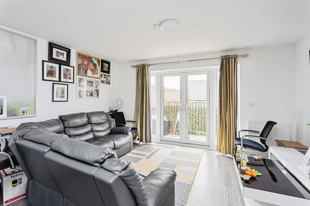 Pullman Avenue, Haywards Heath, photo 2