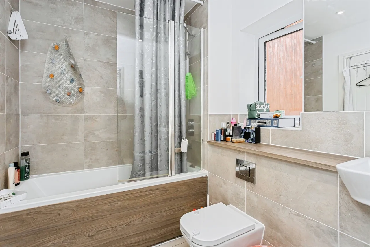 Pullman Avenue, Haywards Heath, photo 9