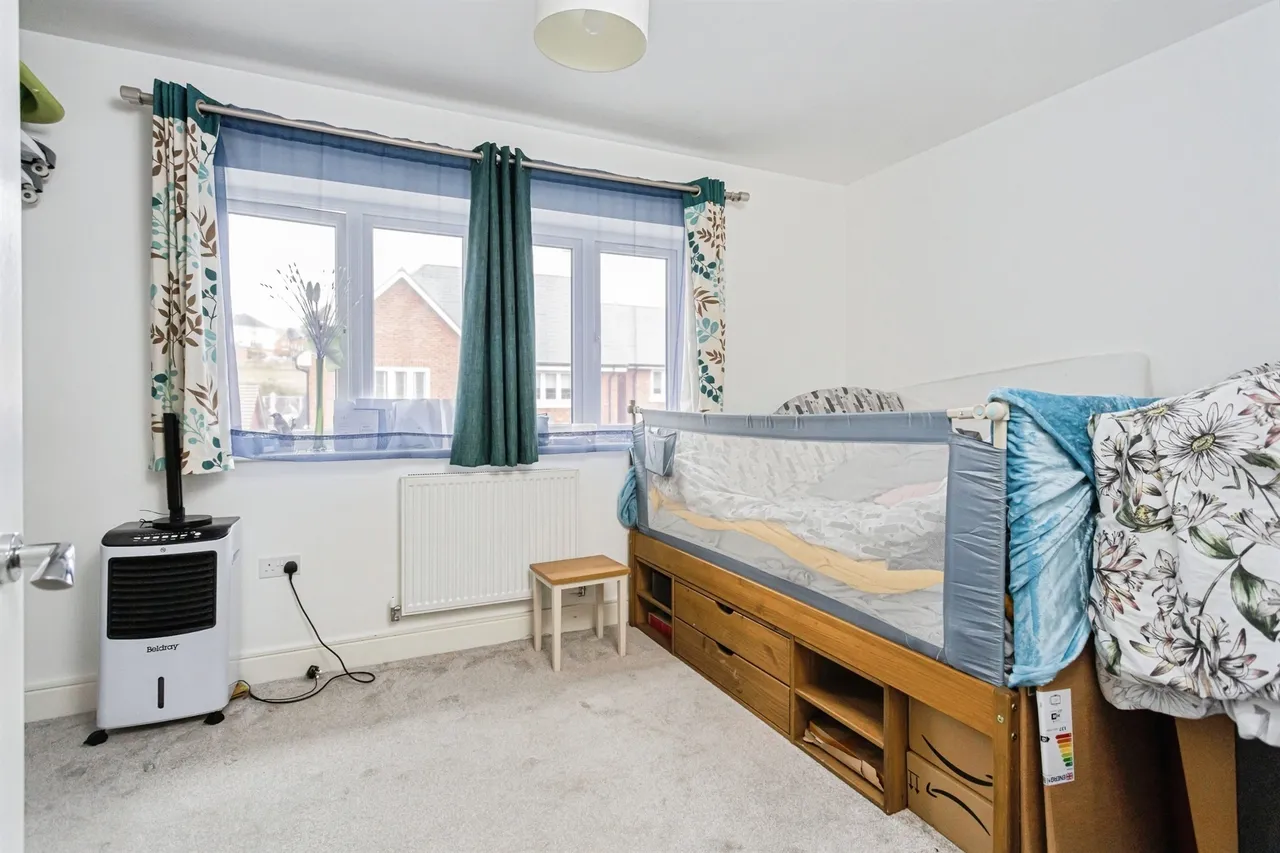 Pullman Avenue, Haywards Heath, photo 7
