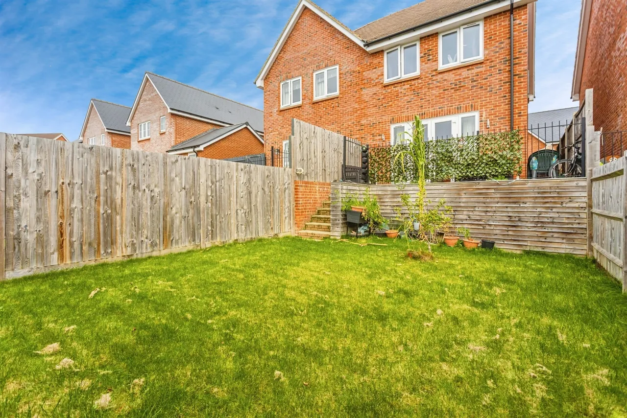 Pullman Avenue, Haywards Heath, photo 10