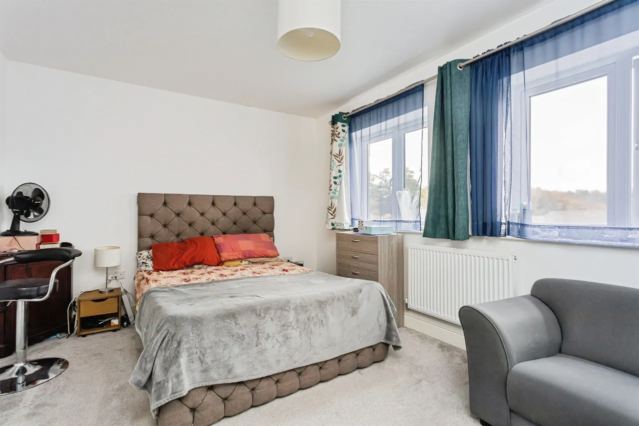 Pullman Avenue, Haywards Heath, photo 5