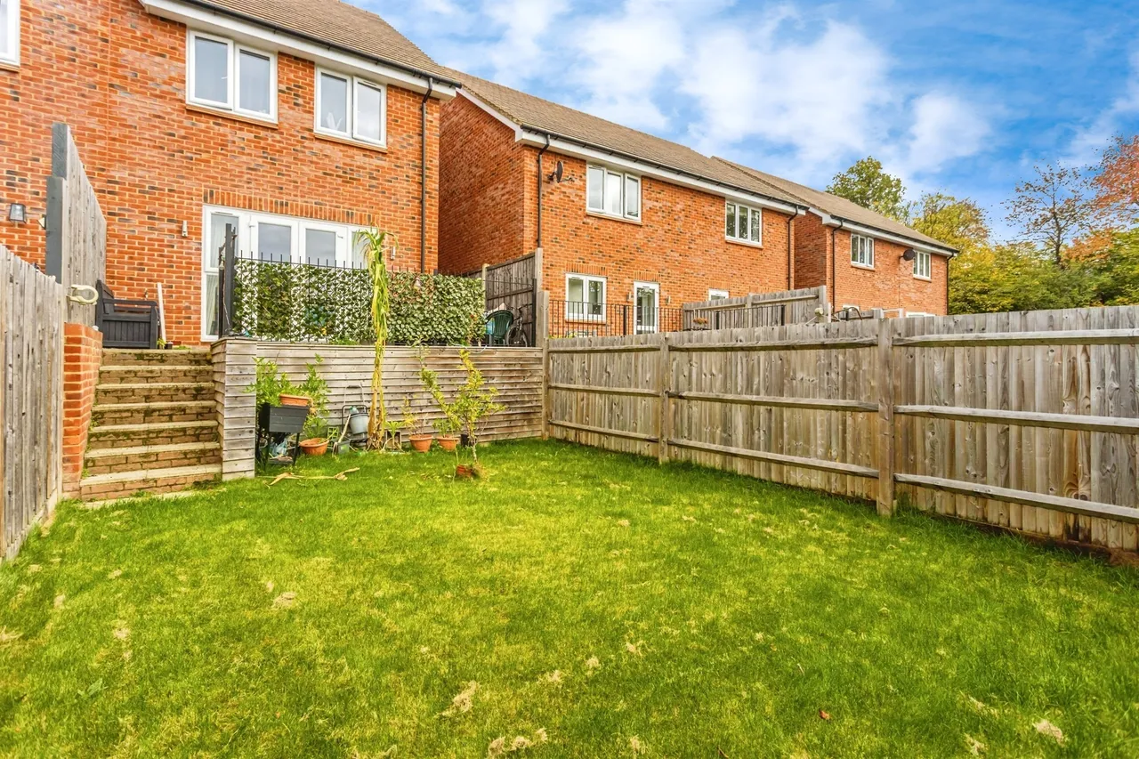 Pullman Avenue, Haywards Heath, photo 12