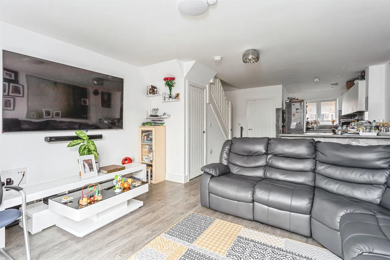 Pullman Avenue, Haywards Heath, photo 3