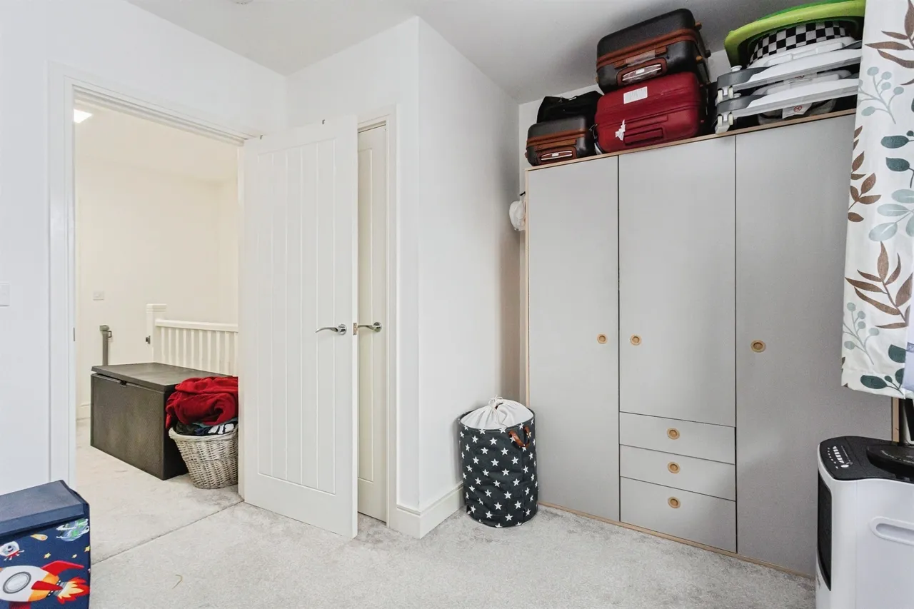 Pullman Avenue, Haywards Heath, photo 8