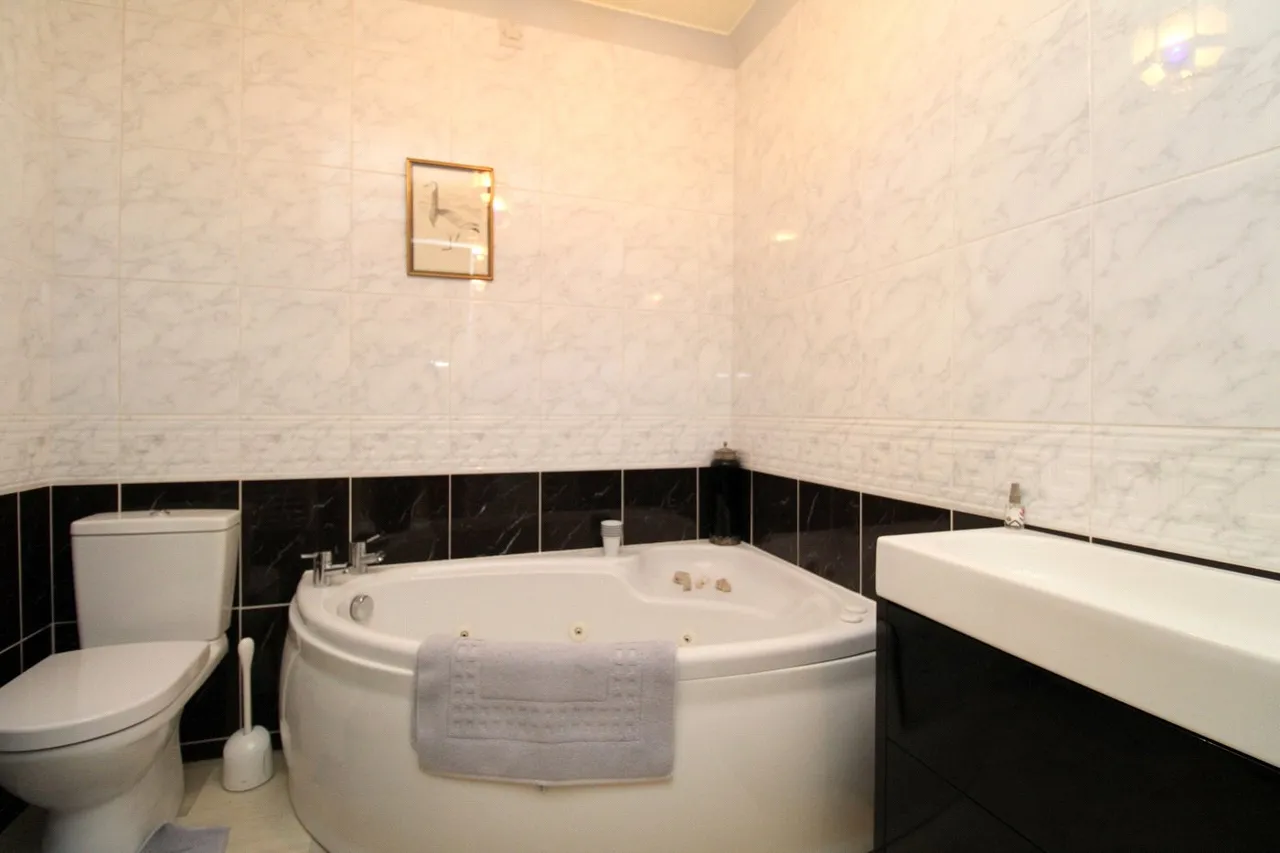 Hollesley Road, Alderton, IP12, photo 12