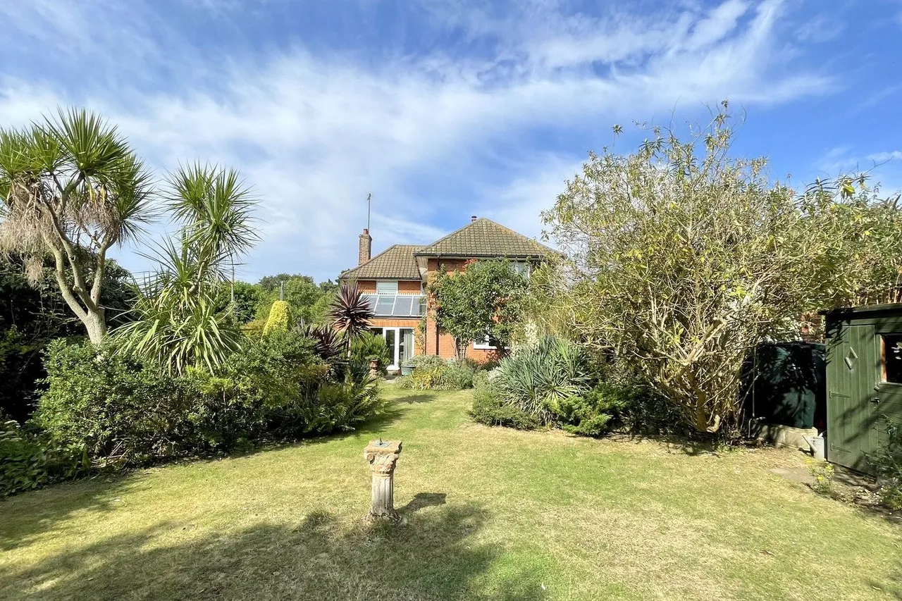 3 bed house for sale, Hollesley Road, Alderton, IP12