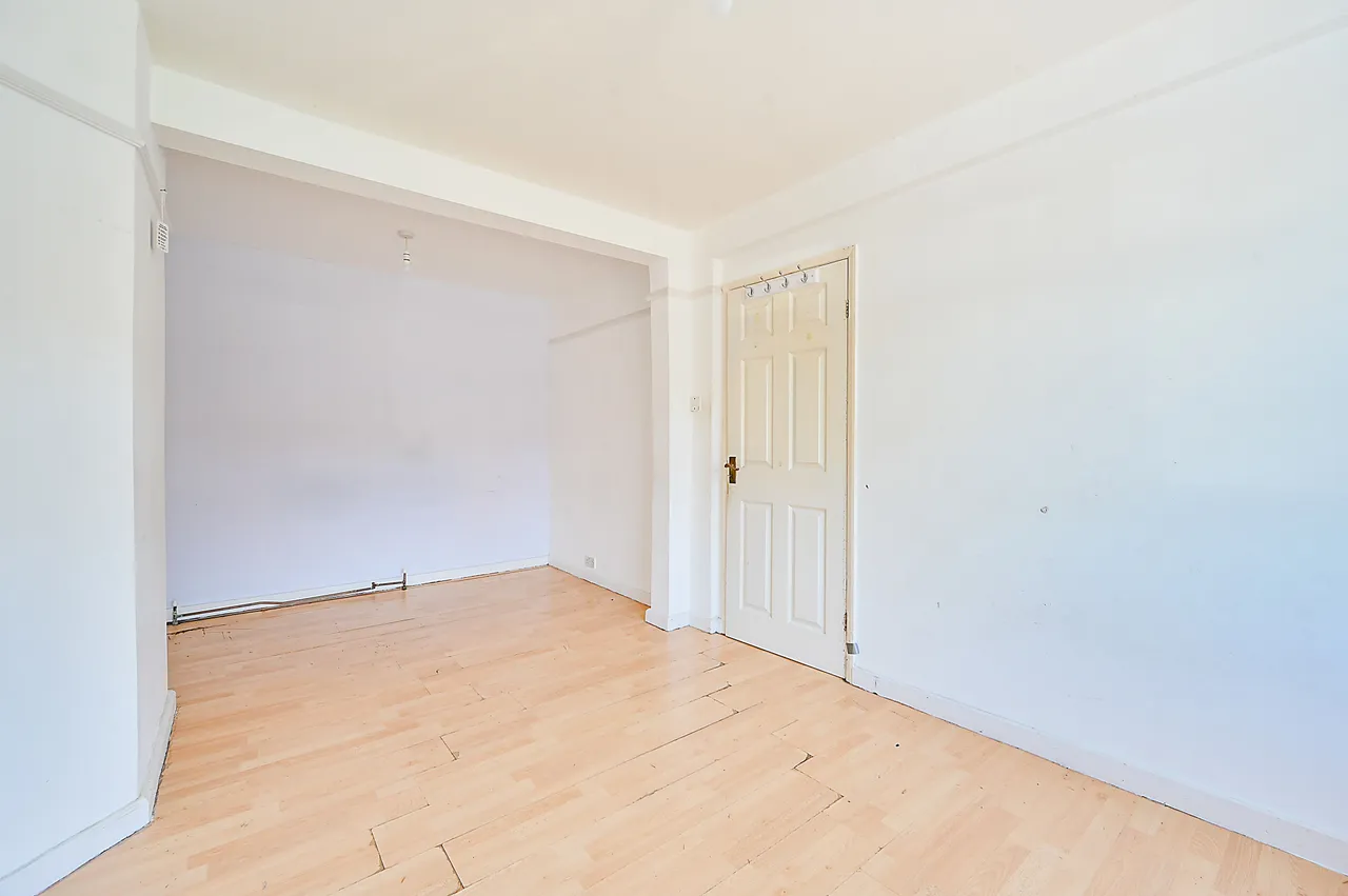 7 Hazelbank, Surbiton, photo 5