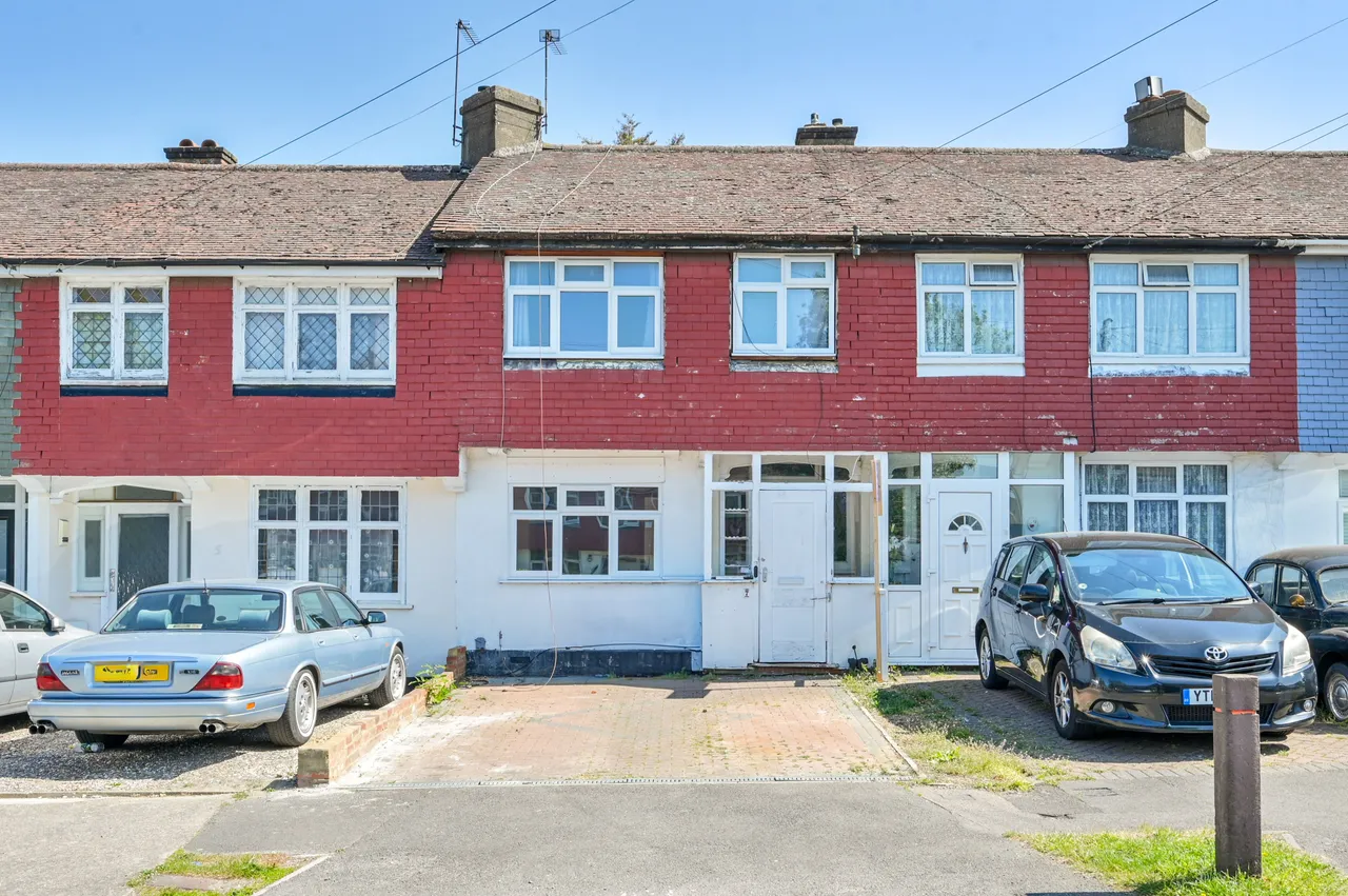 3 bed house for sale — 7 Hazelbank, Surbiton