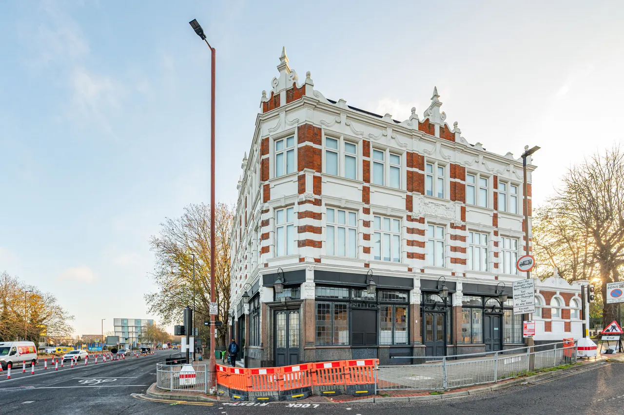 flat to rent — Showflat 1, The Antigallican, 428 Woolwich Road