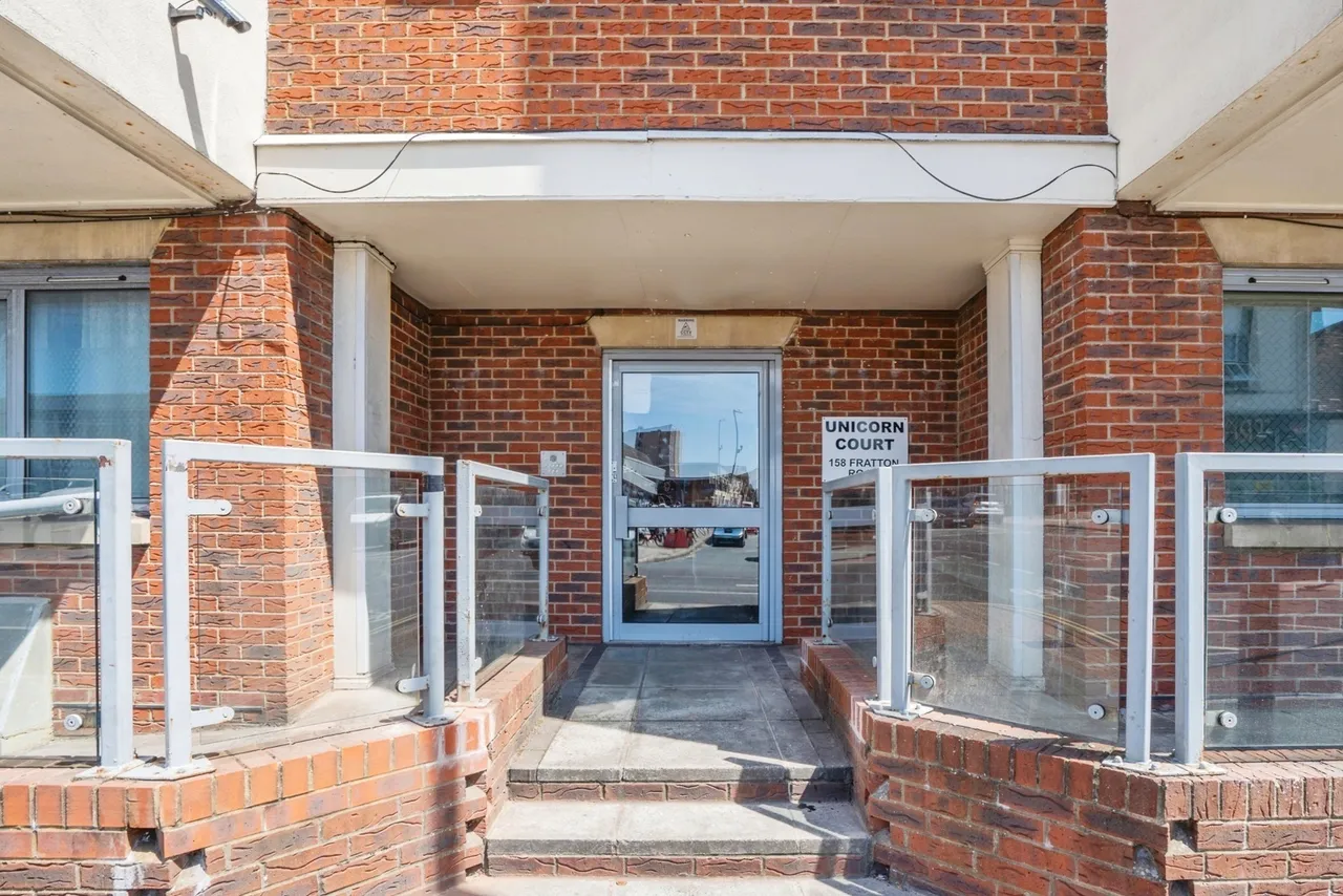 2 bed flat for sale, Fratton Road, Portsmouth, PO1