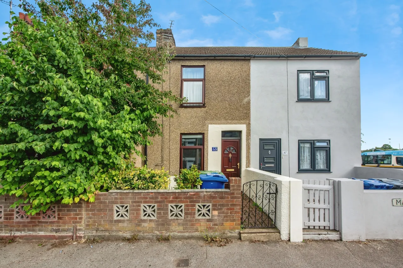 3 bed house for sale — Maple Road, Grays