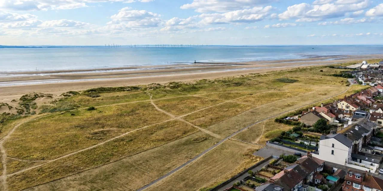 Beach Lawn, Liverpool, L22, photo 5