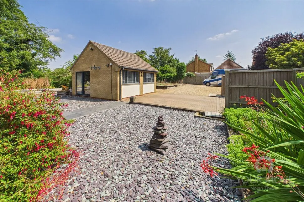 Meadow Close, Ringstead, NN14, photo 45