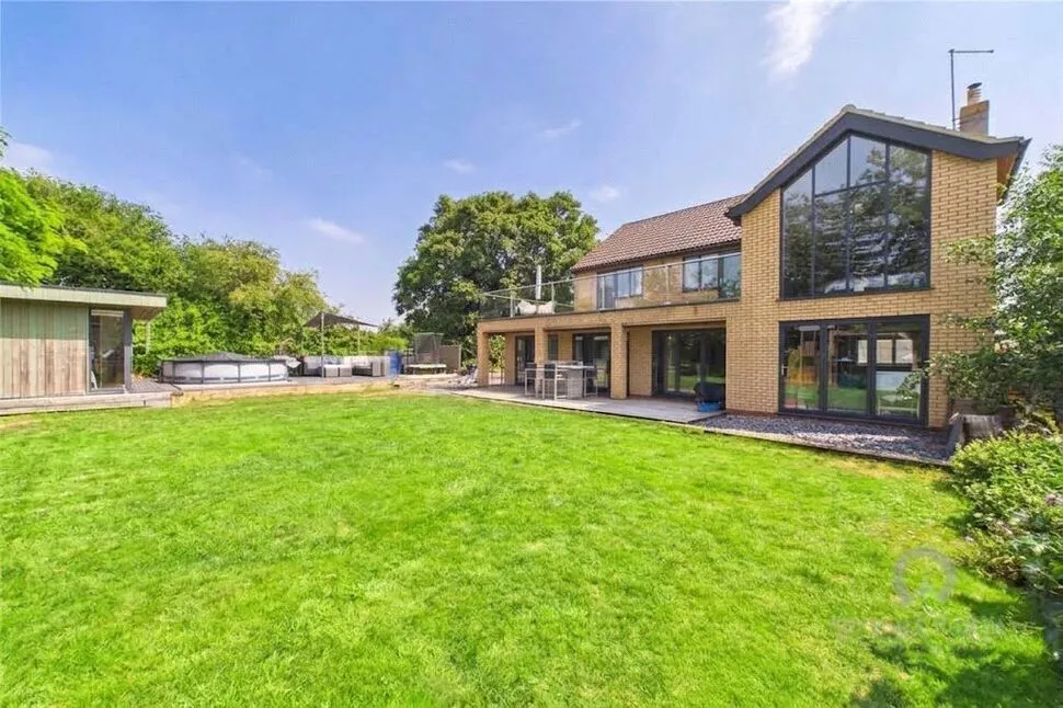 4 bed house for sale, Meadow Close, Ringstead, NN14