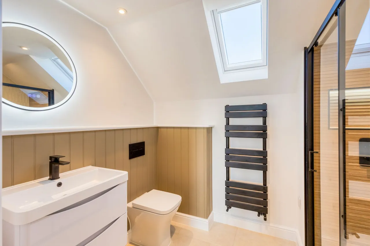 Beautifully Renovated Brick and Flint, photo 10