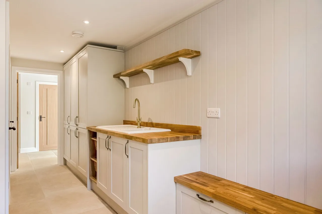 Beautifully Renovated Brick and Flint, photo 7