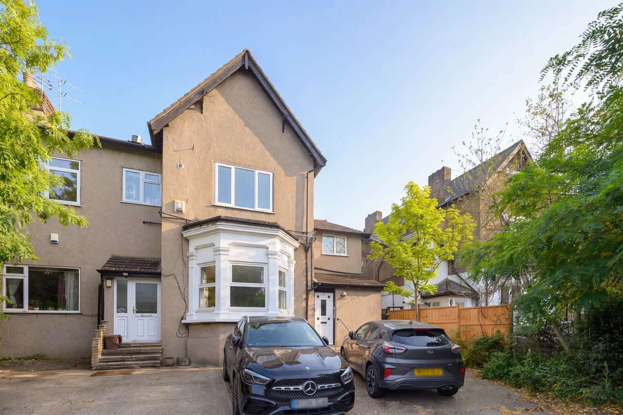 2 bed flat for sale, London, N12