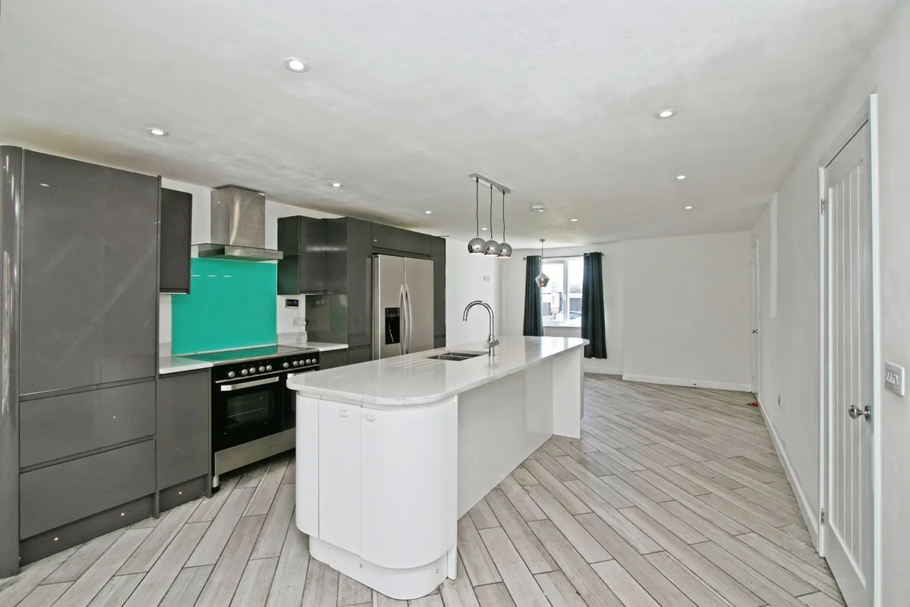 Castle View Close, Redruth, TR15, photo 3