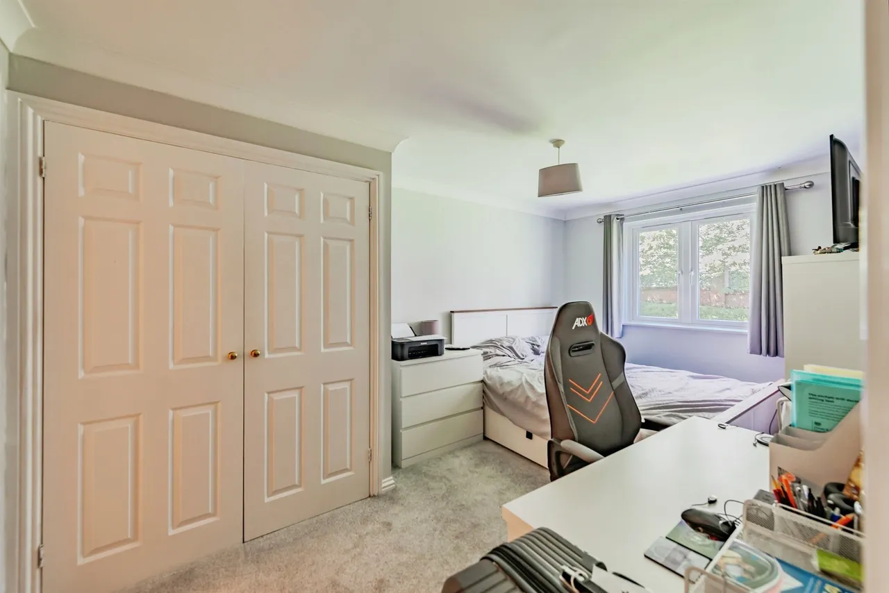 Beverley Mews, Crawley, photo 5