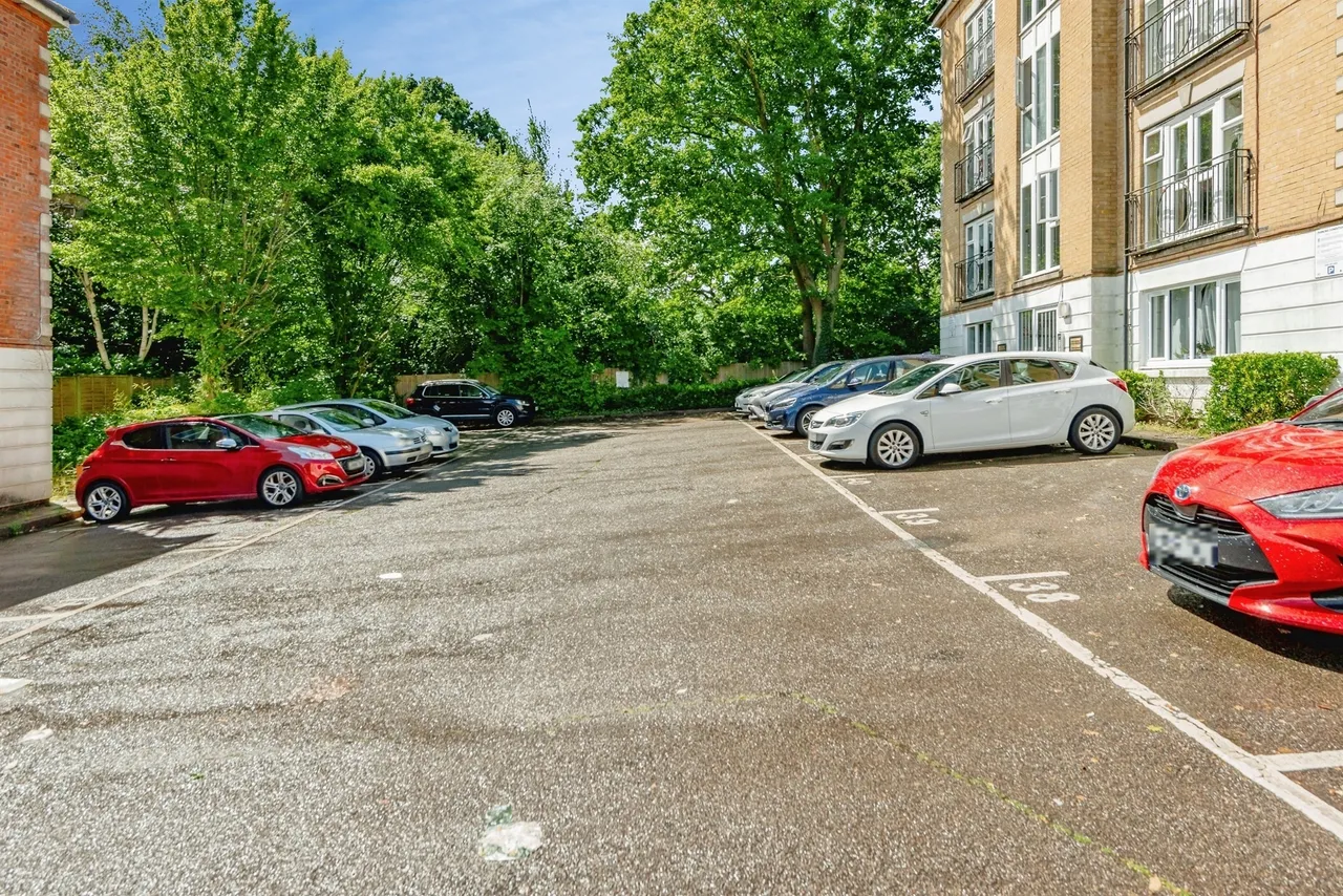 Beverley Mews, Crawley, photo 11