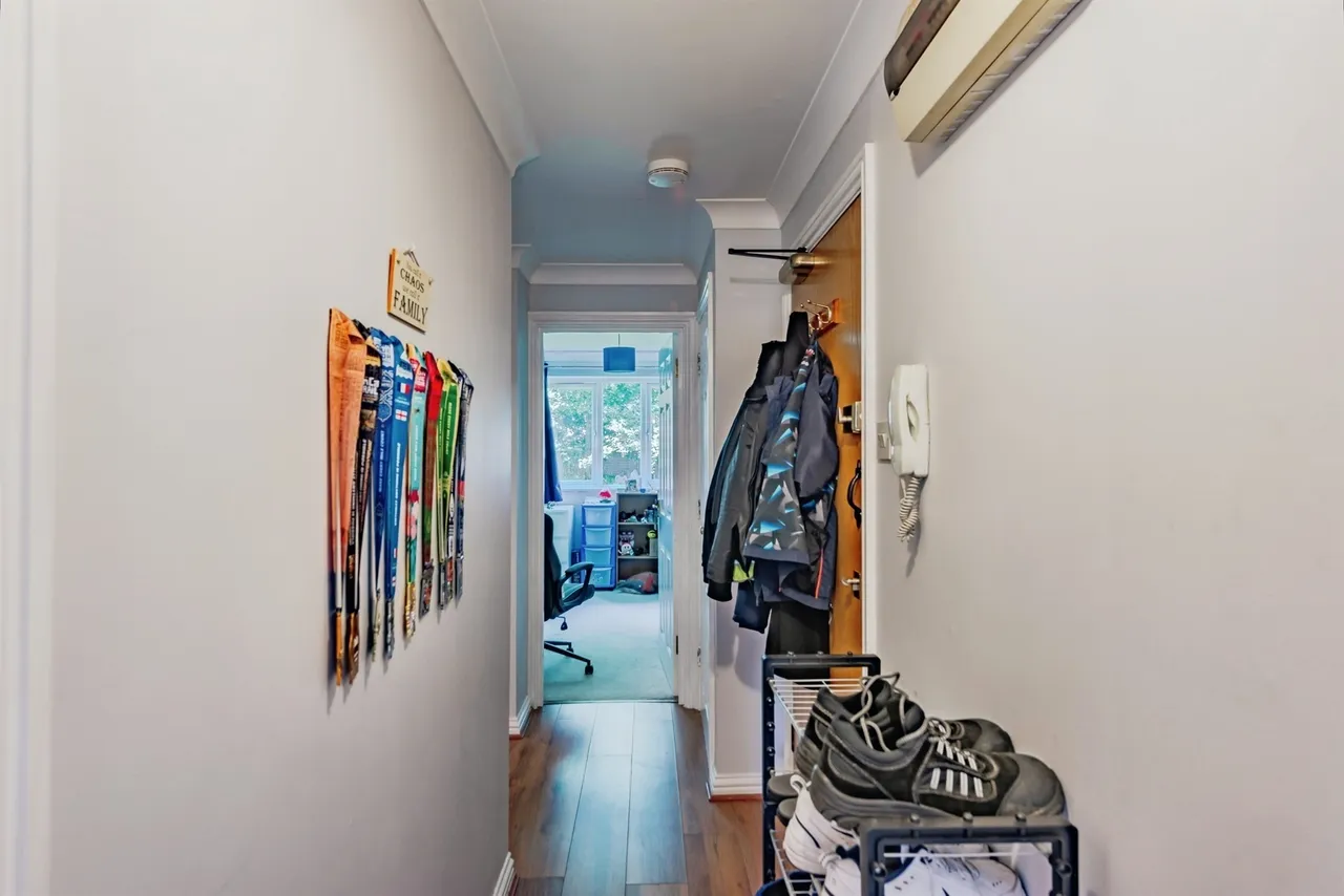 Beverley Mews, Crawley, photo 9
