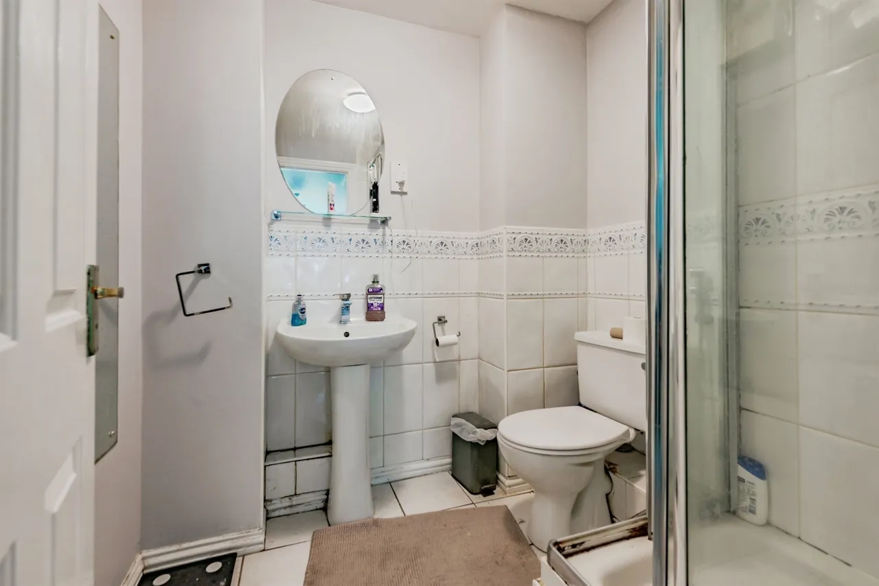 Beverley Mews, Crawley, photo 6