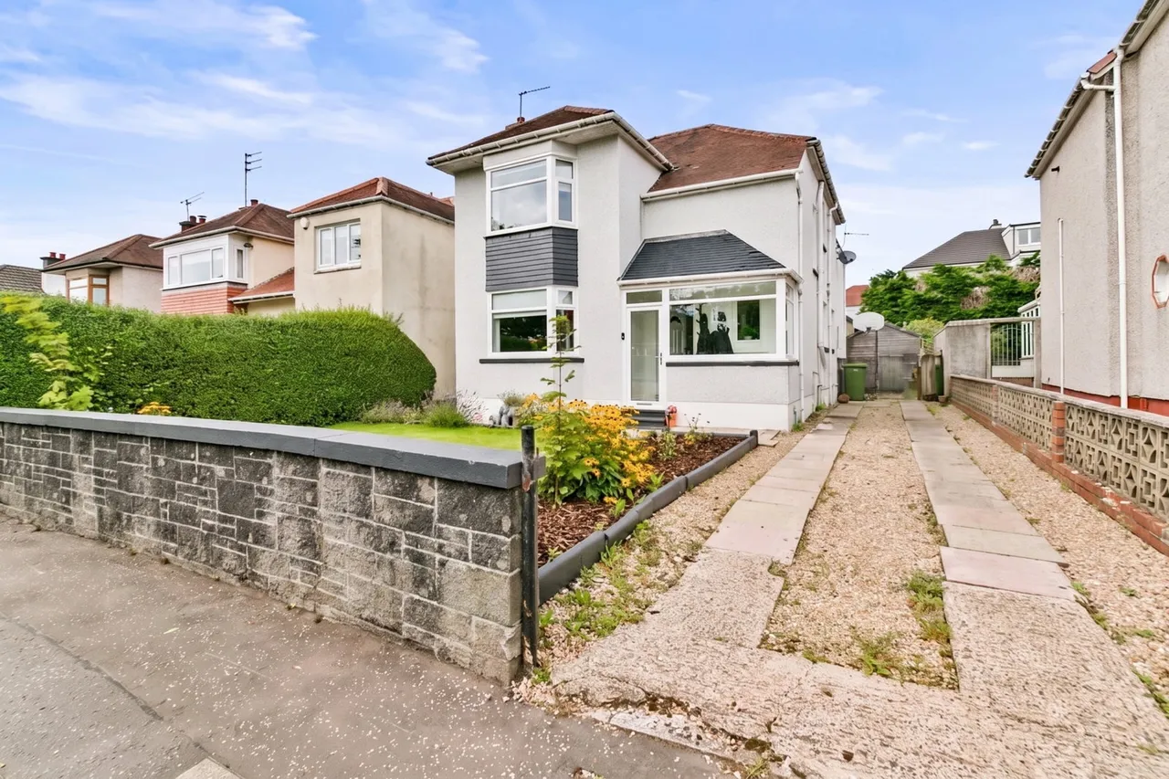 5 bed house for sale — Glasgow Road, Garrowhill, G69