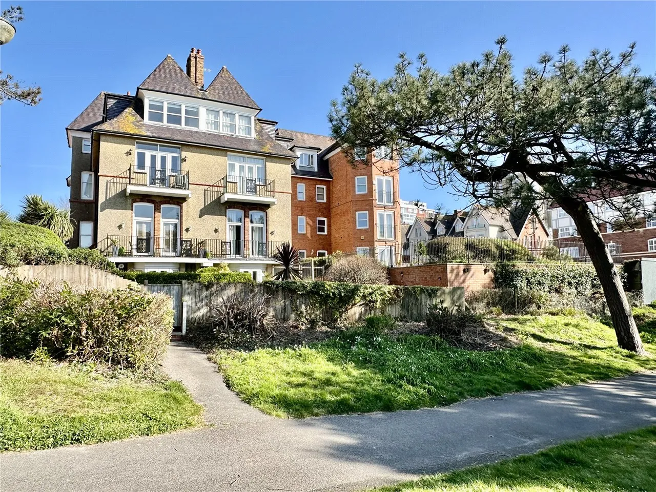 West Cliff Gardens, Bournemouth, BH2, photo 2